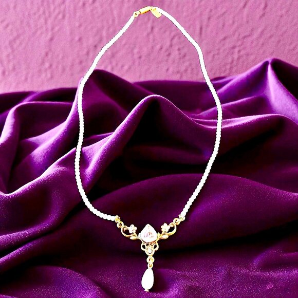 Vintage 1928 Faux Pearl Porcelain Rose Beaded Necklace Gold Tone - Picture 5 of 9